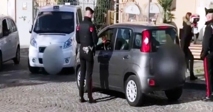 Portici (NA) - Rapinava studenti con un coltello all'uscita da scuola: arrestato (16.06.22)