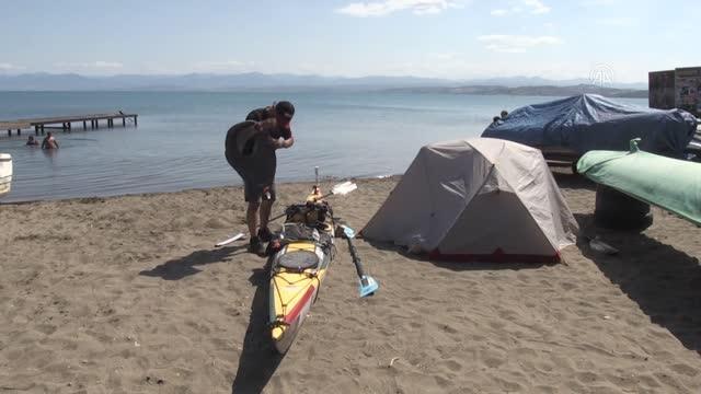 Kız çocuklarının eğitimine dikkati çekmek için kanoyla denize açılan sporcu Sinop'a ulaştı