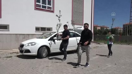 Lise öğrencileri yaptıkları oyuncakların geliriyle meyve fidanı dikti