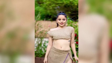 Urfi Javed ने 10 मिनट में बोरी से बनाई ग्लैमरस ड्रेस, अब पहनकर फ्लॉन्ट कर रही हैं टोंड बॉडी मनोरंजन