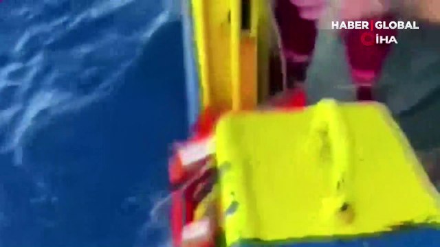 Akdeniz’de boğulmak üzere olan 17 Afrikalı göçmen kurtarıldı