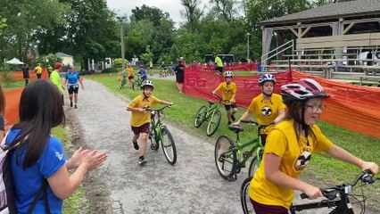 La partie vélo du triathlon scolaire au Parc des Îles-de-Saint-Timothée