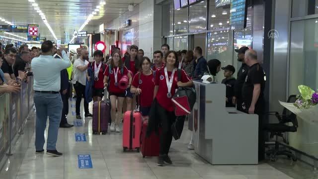 Serbest Dalış Dünya Şampiyonası'nda 35 madalya kazanan milli sporcular, yurda döndü