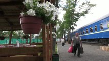 Los ucranianos se refugian de la guerra en vagones de tren