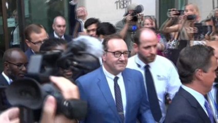 Kevin Spacey puede regresar a EEUU hasta una vista en Londres el 14 de julio