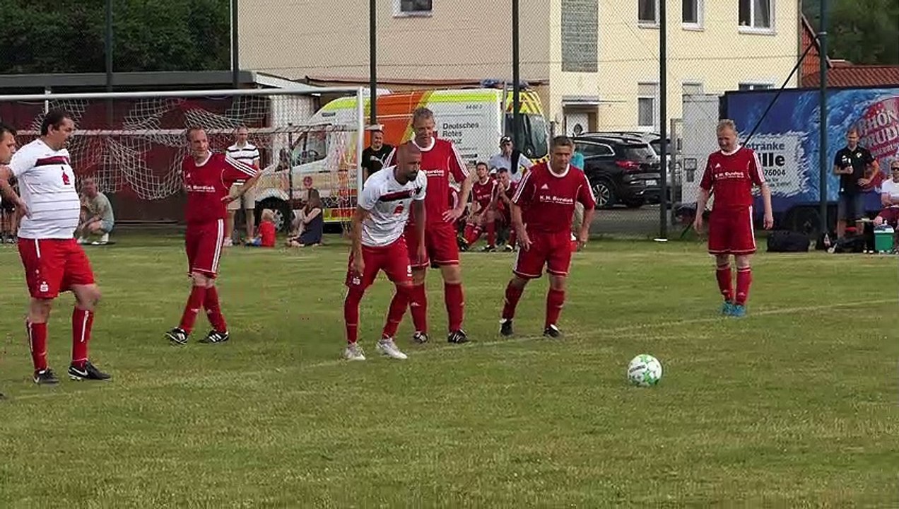 Deniz Baysoy verschieß im Finale der Ü40-Niedersachsenmeisterschaft einen Foul-Neunmeter gegen Damme