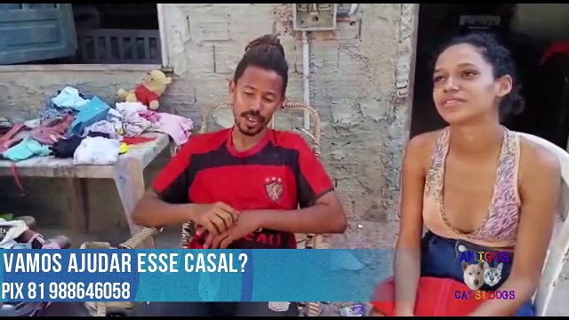MÃE MESMO FRACA AMAMENTA SEUS FILHOS, UMA MENINA DE 2 ANOS E UM RECÉM NASCIDO