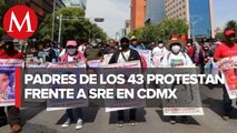 Familiares de los 43 normalistas de Ayotzinapa protestan en CdMx