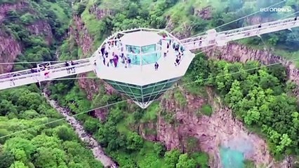Nouvelle attraction touristique en Géorgie : un pont de verre en forme de diamant