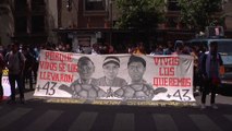 Padres de los 43 desaparecidos de Ayotzinapa reclaman responsabilidades en México