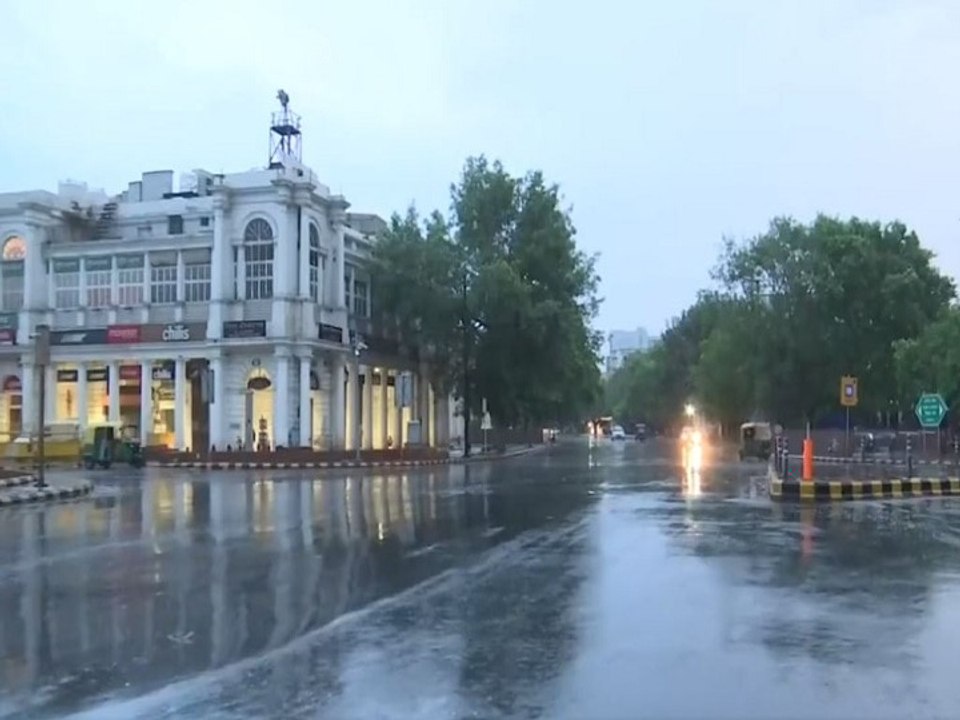 Delhi Weather: दिल्ली में बदला मौसम का मिजाज, क...