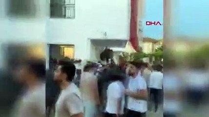 Kayseri’de iki paraşütçü havada çarpıştı, villaların çatısına düştü