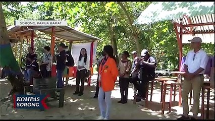 Mahasiswa Saint Paul Sorong Kembangkan Wisata Pantai