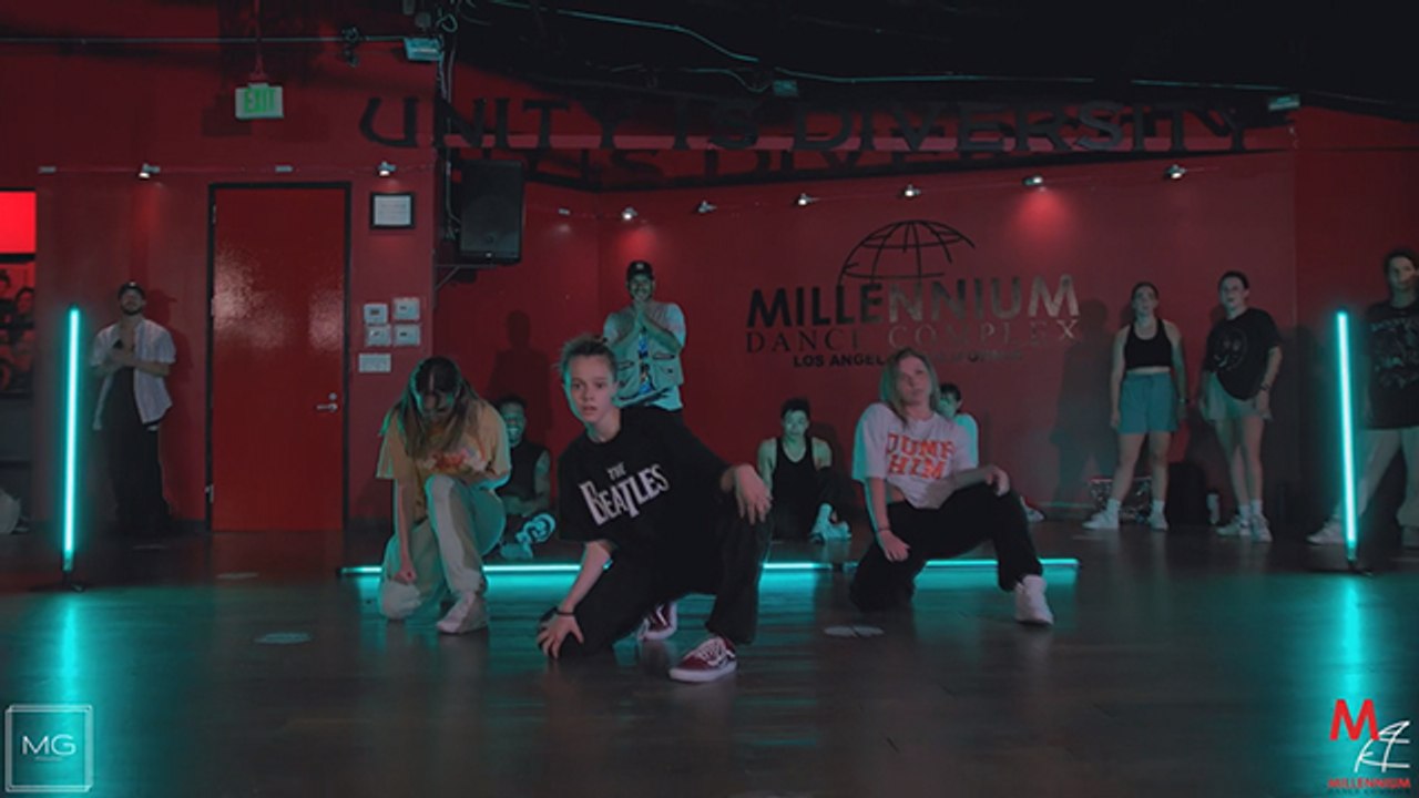 Angelina Jolie ve Brad Pitt'in kızının dans hareketleri alkış topladı