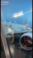 Ibrahim Godin, un jeune influenceur français, porte plainte pour avoir été refoulé de l'aéroport de Dubaï après qu'un douanier le soupçonne d'être en couple avec le garçon qui l'accompagnait