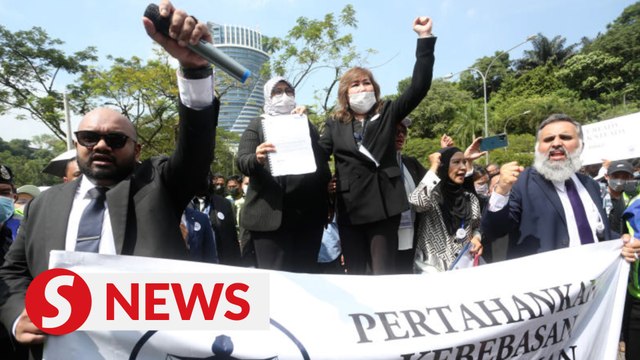 Justice walk ends peacefully after memorandum handed over to deputy minister