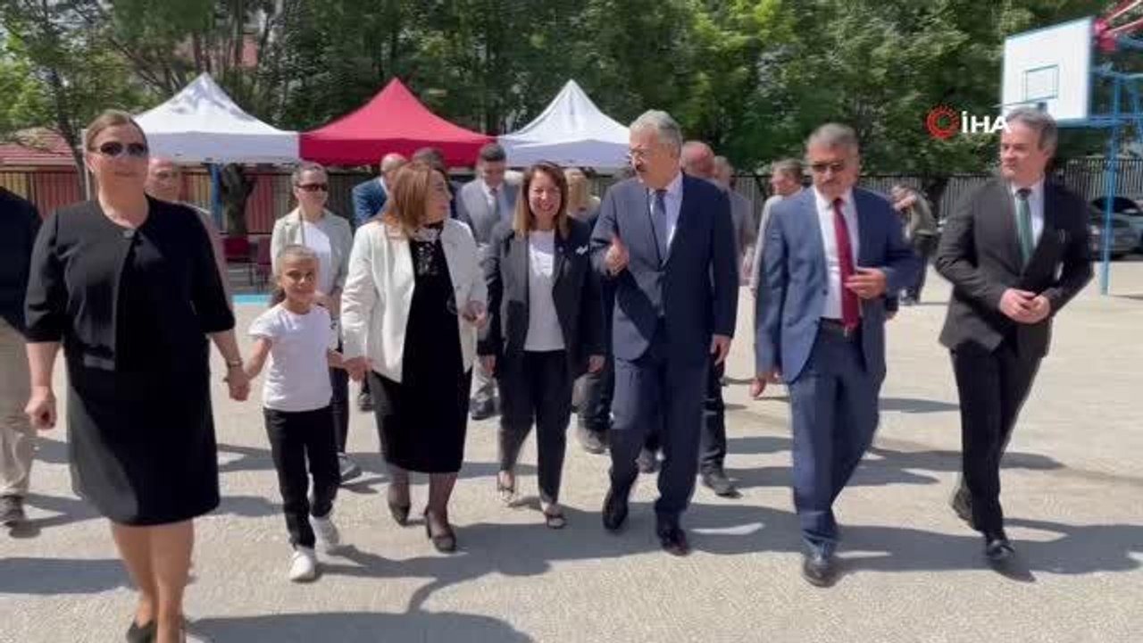 İşitme engelli öğrenciler törenle karnelerini aldı