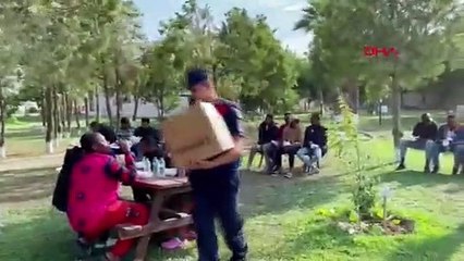 İzmir'de 53 kaçak göçmen ve 1 organizatör yakalandı