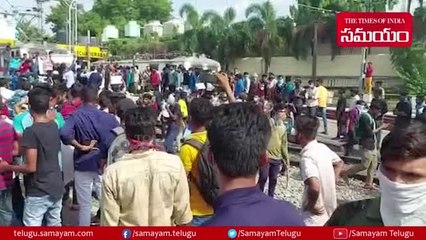 సికింద్రాబాద్‌లో రైళ్లకు నిప్పు.. హై టెన్షన్