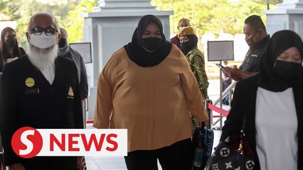 Download Video: Bella case: Siti Bainun sobs uncontrollably after seeing children in court