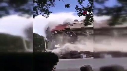 Paniğe yol açan 'kontrollü' yıkım