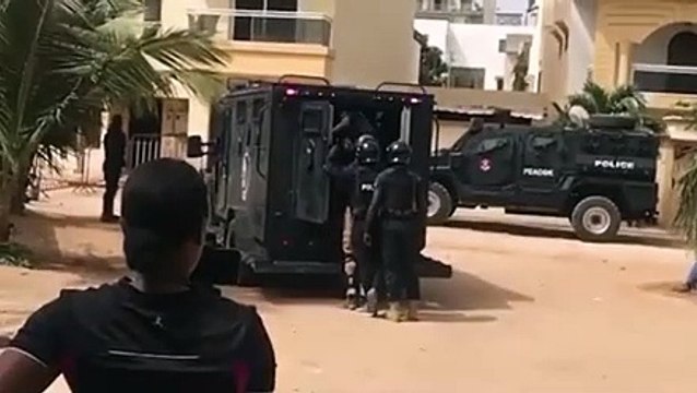 Un élément de la garde rapprochée de Sonko arrêté par les éléments de la BIP (Vidéo)