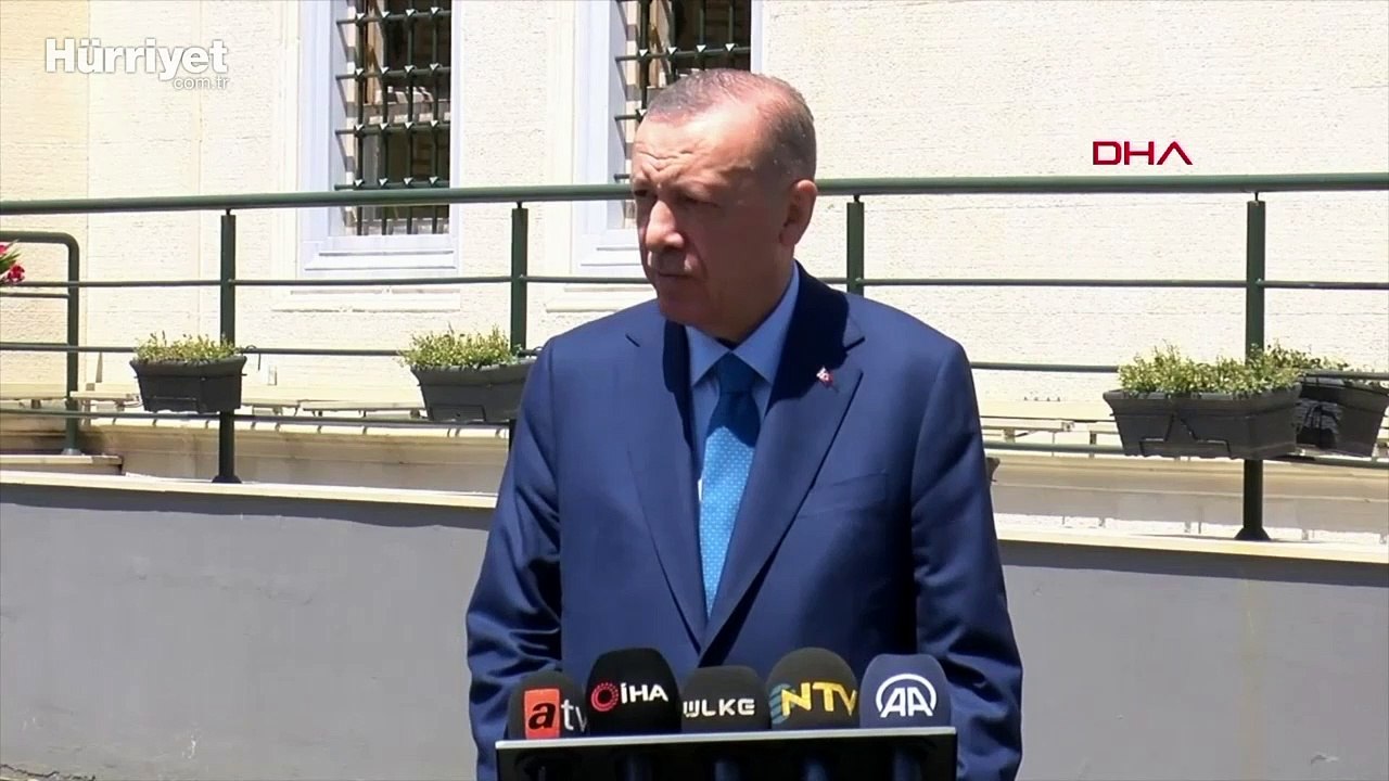 Cumhurbaşkanı Erdoğan, cuma namazı sonrası gazetecilerin sorularını yanıtladı