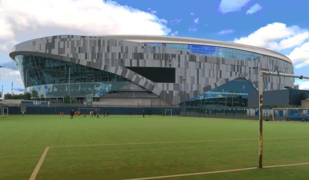 Tottenham antrenman tesislerinde davetsiz misafir! Sahaya giren yılan herkesi korkuttu