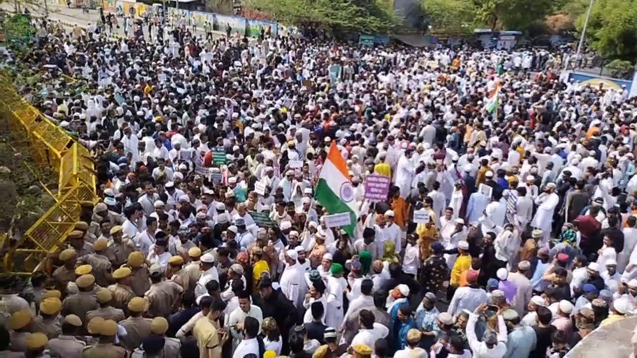 Video : अजमेर में मुस्लिम समुदाय ने निकाला मौन जुलूस.....