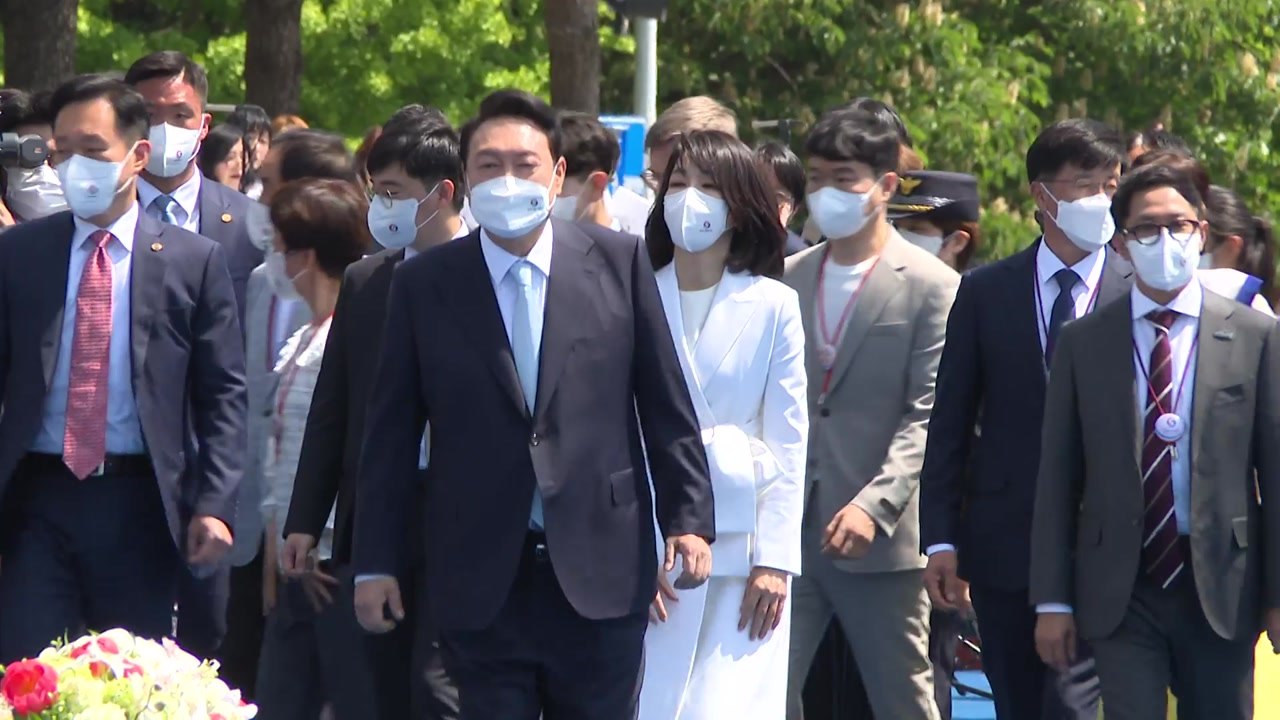 김건희 여사, 김정숙 여사와 서울서 환담..."영부인 역할 대화" / YTN