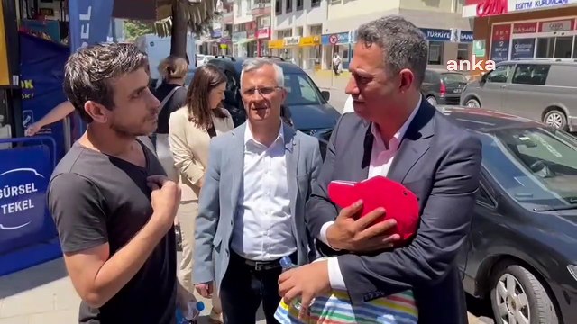 Çocuğuna karne hediyesi alamadığını söyleyen baba: Cebimde 5 kuruş para yok; ben oğlumu nasıl sevindireceğim