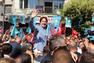 İYİ Parti Genel Başkanı Akşener, Soma'da esnafı ziyaret etti