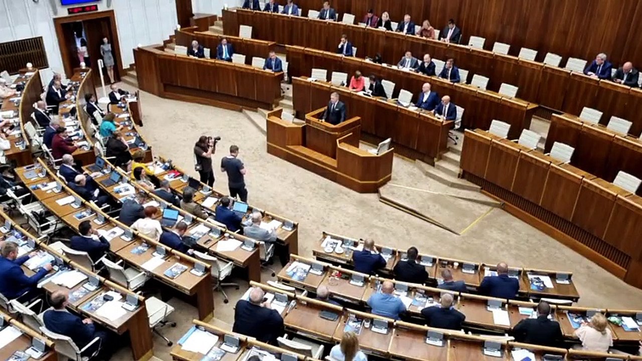 ZÁZNAM: NRSR: R.Sulík: Rafinéria Slovnaft nebude odstavená, rokujeme o financovaní úprav