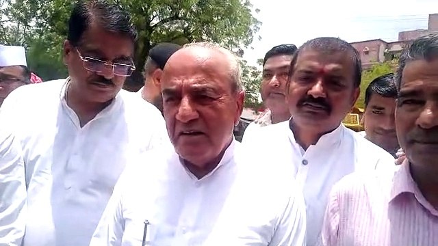केंद्र की भाजपा सरकार के खिलाफ कांगे्रस पदाधिकारियों ने जालोर में भरी हुंकार और जलाया पुतला