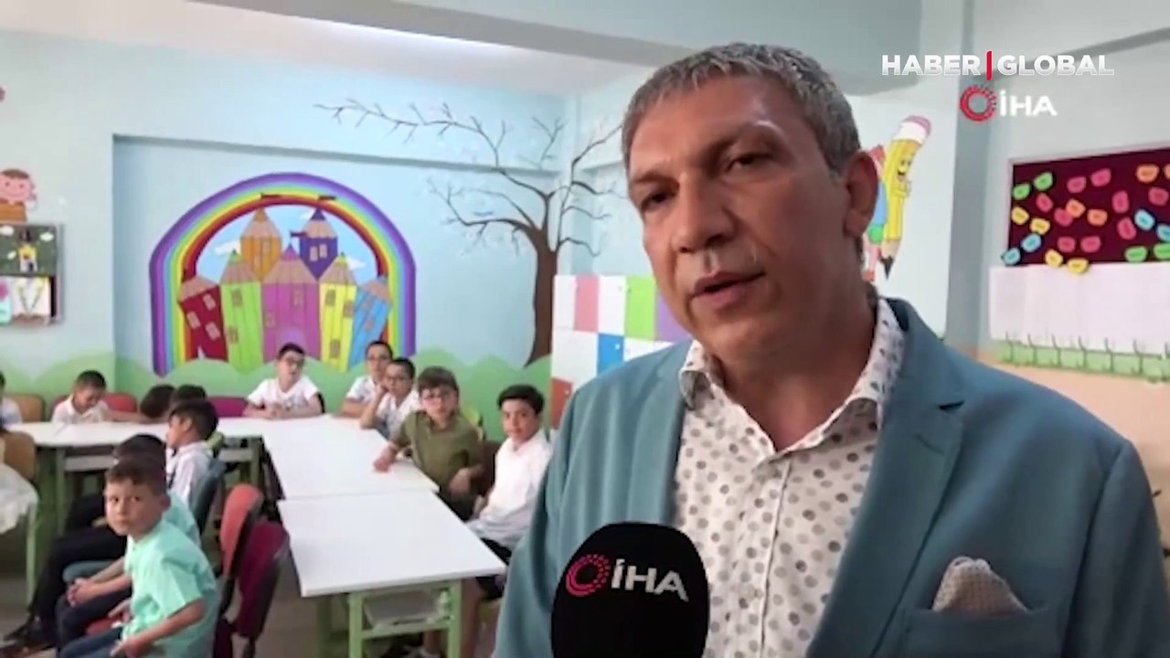 Kardeş kardeşe ortak heyecan: Aynı okulda okuyan 17 ikiz 1 üçüz karne aldı