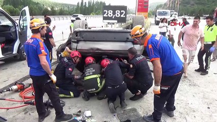 Feci kaza kamerada! Otomobil akaryakıt istasyonunun beton duvarına çarptı, olay yerinde hayatını kaybetti