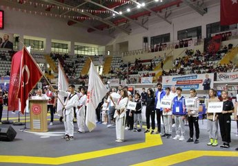 Yıldızlar Türkiye Tekvando Şampiyonası'nın açılış seremonisi yapıldı