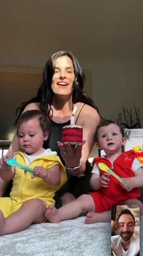 Οι ευχές των δίδυμων κοριτσιών του για τα πρώτα του γενέθλια μαζί τους: