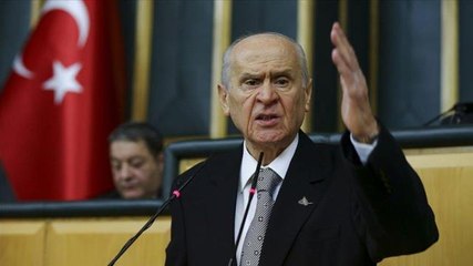 Devlet Bahçeli tarafını seçti! Arınç'la polemik yaşayan Metiner'e MHP liderinden destek