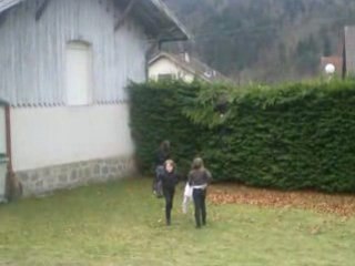 Mes cherie dessende de l arbre 2