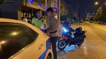 Ehliyetsiz sürücü ile polis arasında ilginç diyalog: Amcam da polis, ne olur ceza yazmayın