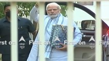 तोहफा लेकर मां से मिलने पहुंचे PM Modi, हीरा बा का आज 100वां जन्मदिन | PM Modi's Mother Birthday