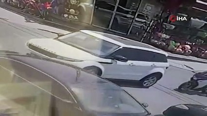 Sarıyer'de önünden geçen motosikletliye vurup yoluna devam etti