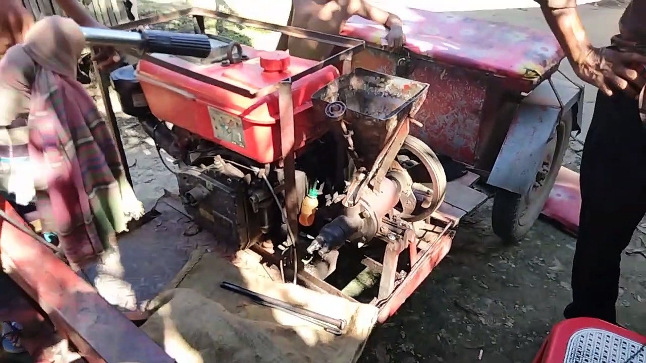 অবাক করা মেশিন! চাল দিলে পাপর বের হয়।