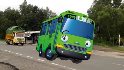 woww..truk dan mobil dijalan berubah jadi tayo dan temanya