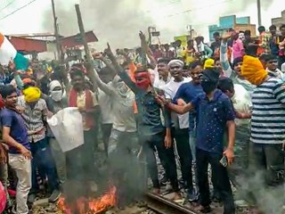 Bihar में नहीं थम रही है हिंसा, प्रदर्शनकारियों ने BDO की गाड़ी पर की तोड़फोड़  | Agnipath Scheme
