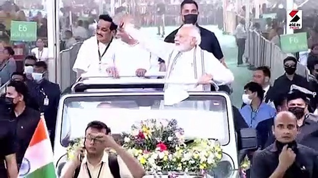 ખુલ્લી જીપમાં PM મોદીએ લોકોનું અભિવાદન ઝીલ્યું