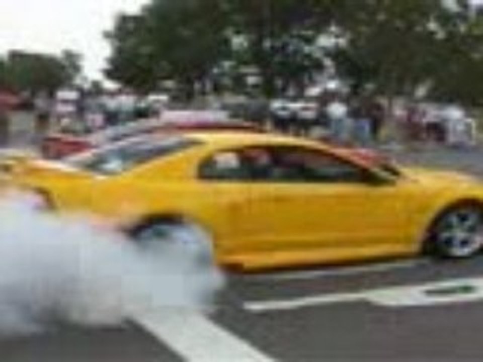 2_MUSTANGS_BURNOUT