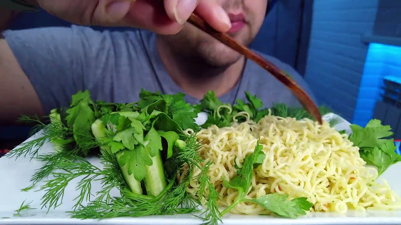 ASMR GREEN LOGS + NOODLES NO TALKING EATING SOUNDS