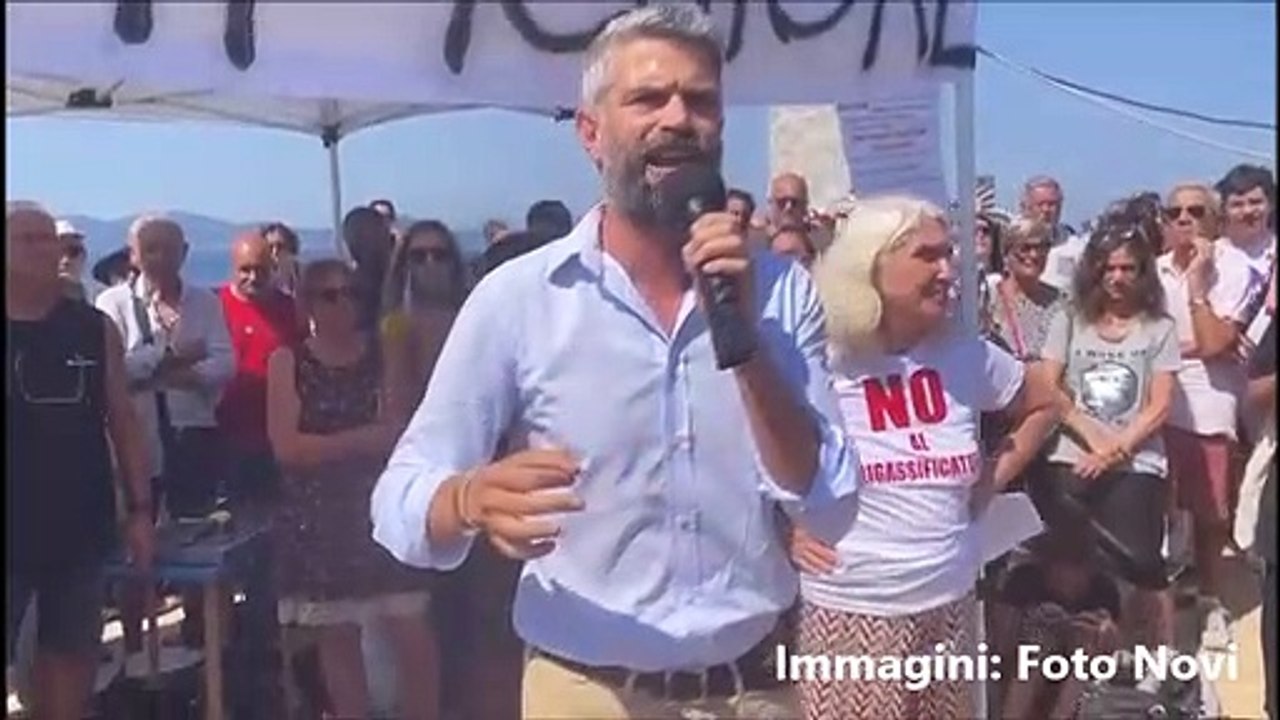 No rigassificatore, il sindaco di Piombino con i manifestanti: "Il nostro futuro a rischio"